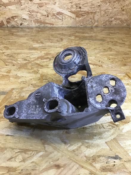 Halter für Motoraufhängung AUDI A4 Avant (8E, B6) 8E0199352D